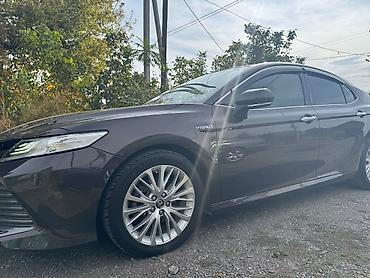 Toyota Camry: 2019 г., 2.5 л, Автомат, Гибрид, Седан