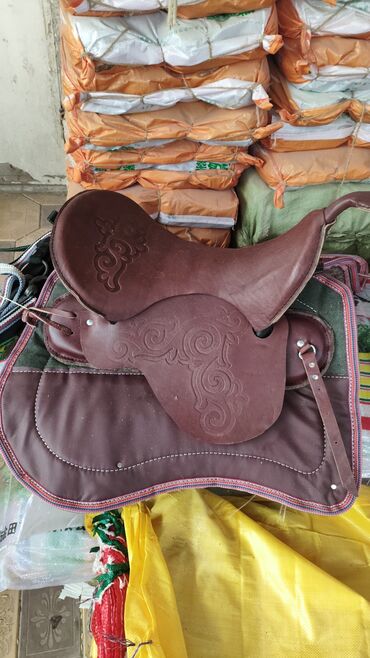 Товары и оборудование для с/х животных: Ээр,токум,тердик,ат жабуу,така мык,аркан,ремень,мешок,картошка — 27