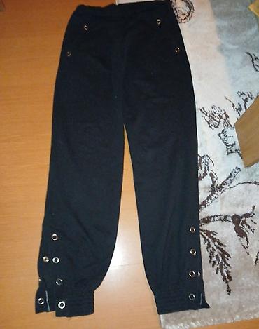 Donji deo: Ženske trenerke i haljina – set različitih komada 1) Crne sportske — 5