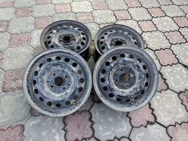 колёса на 14: Железные Диски R 14 Комплект, отверстий - 4, Б/у