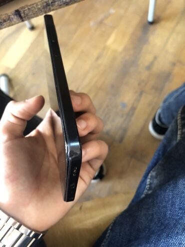 Apple iPhone: IPhone X, Qara, Qırıq — 9