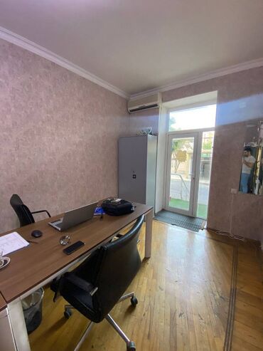 Ofislər: Obyekt İcarəyə verilir. Ofis, diş klinikası, gözəllik salonu ucun — 9