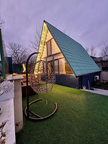 Bağ evlərinin kirayəsi: A-frame üslubunda komfortlu kottec Xüsusiyyətlər: - Üçbucaq formalı — 12