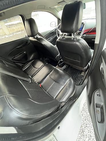 Chevrolet: Chevrolet Spark: 2017 г., 0.1 л, Вариатор, Бензин, Хэтчбэк — 12