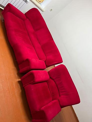 подставка для ткани: Трёхместный модульный диван и два кресла ярко‑малинового цвета. Б/У в — 3