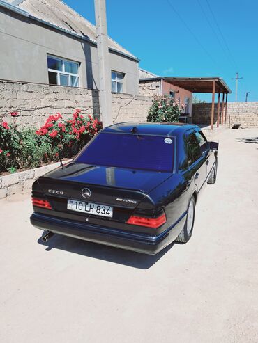 Mercedes-Benz E 200: 2 л | 1993 г. Седан