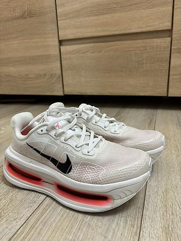 Кроссовки и спортивная обувь: Кроссовки, 40, Nike, Новый, цвет - Белый, Самовывоз — 2