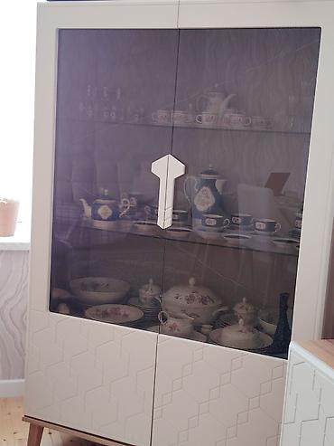 mebel parçaları: Viva riva Türkiye mebel favrik istehsali. Tezedir. Üstündə şüşədə heç — 1