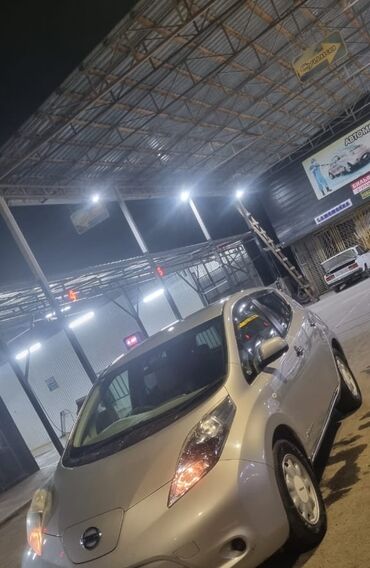 шыны на трактор: Nissan Leaf: 2012 г., Электромобиль, Хетчбек