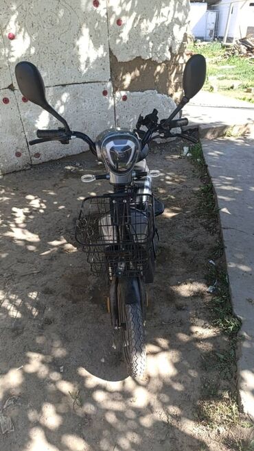 Гироскутеры: Срочно продаются Электро скутер, состояние:Новый.заряда хватает на 50+