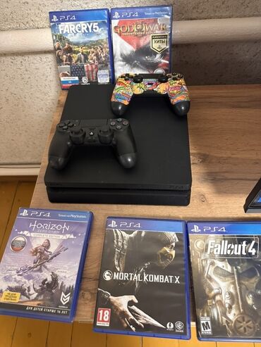 PS4 (Sony PlayStation 4): Sony PlayStation 4 (Slim) с комплектом аксессуаров и игр. Память 1Т