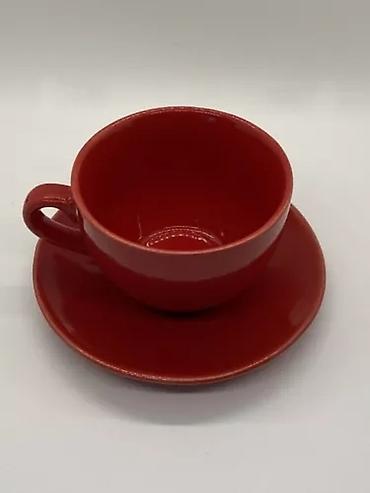 Наборы посуды: Продаются чашки с блюдцем, подойдут для кейтеринга. При покупке — 10