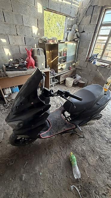 2107 2106: Скутер QJUMOTORS, черный, городской класс. Характеристики и — 1