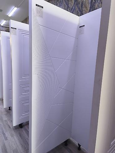 Ağ rəngli interyer qapısı – müasir dizayn - Minimalist, zolaqlı və lalafo.az -da Ağ rəngli interyer qapısı – müasir dizayn - Minimalist, zolaqlı və