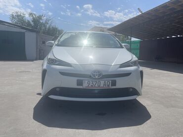 Toyota: Toyota Prius: 2019 г., 1.8 л, Вариатор, Гибрид, Универсал