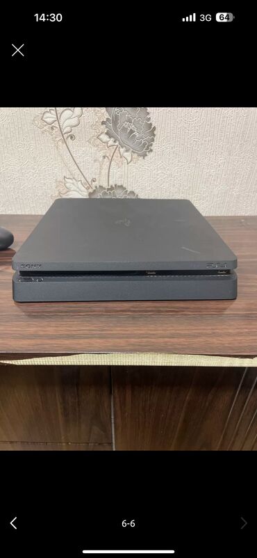 PS4 (Sony PlayStation 4): Sony PlayStation 4 slim отличном состоянии два джойстика игры есть