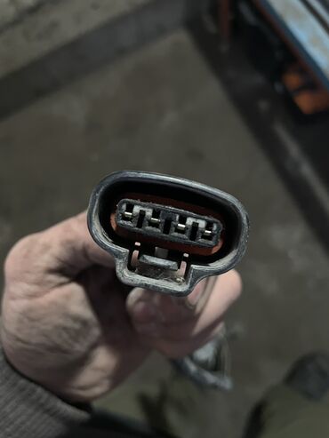 Другие детали электрики авто: 4 pin штекер камри