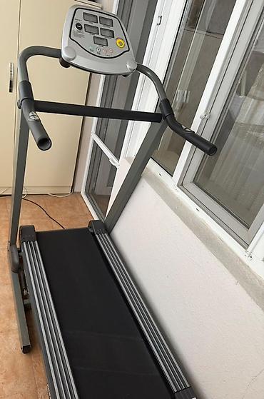 qaçış lenti: Qaçış trenajoru – elektron panel və təhlükəsizlik açarı ilə - Kompakt — 1