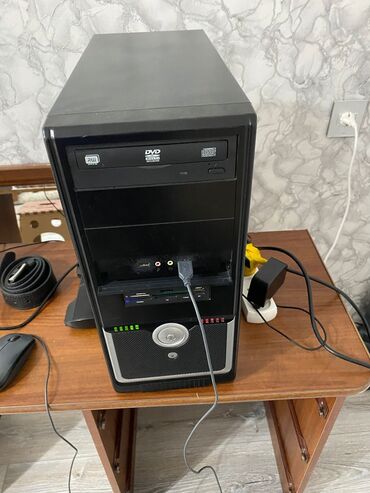 monitor: Komputer Usb Port ilə qoşulur Monitor üstündə Nvdia Geforce 9400GT