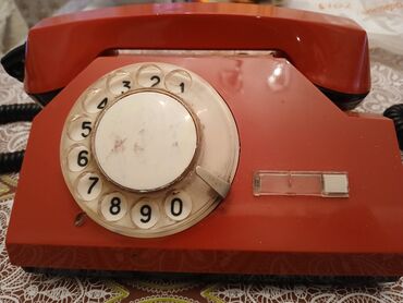 Paltaryuyan maşınlar: Stasionar telefon Simli