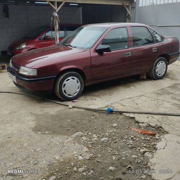 авто эстима: Opel Vectra: 1991 г., 1.8 л, Механика, Бензин, Седан