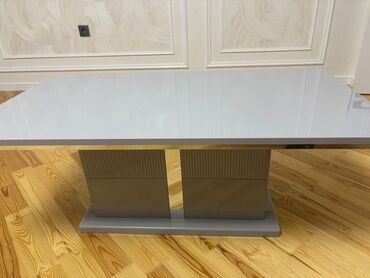 Masa və oturacaq dəstləri: Qonaq otağı üçün, İşlənmiş, Açılmayan, Dördbucaq masa, 6 stul — 10