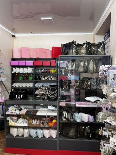 полки для выпечки: ОПЛАТА НАЛОМ!!Стеллаж для магазина с прозрачными витринами и открытыми