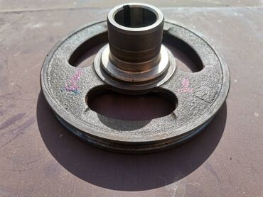 Auto delovi: Remenica radilice Lada 7 Riva,2121 Niva. Polovno, ocuvano. Skinuto sa — 7