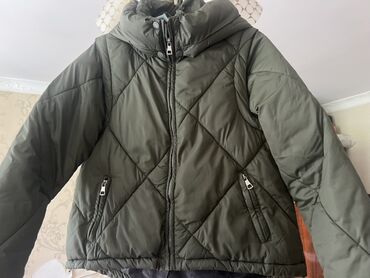 Hicab: Qışlıq qadın şişmə gödəkçə – zeytun/khaki rəngdə - Model: qısa kəsim