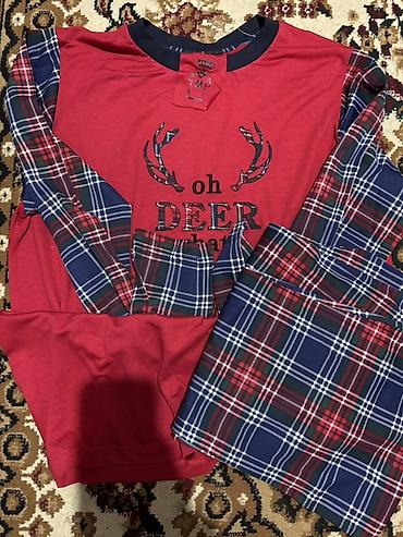 kətan şalvar: Qadın pijama dəsti - Üst: qırmızı rəngli, ön hissəsində “oh DEER” — 1