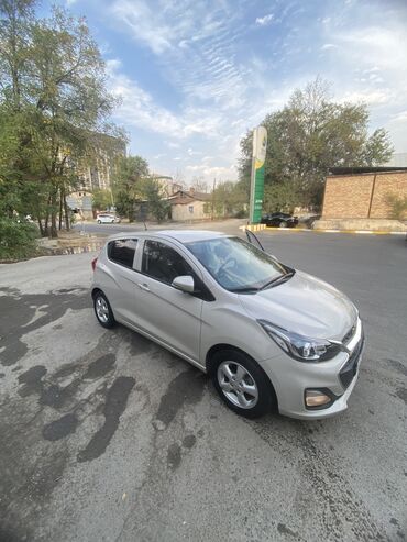 авто в рассрочку такси: Chevrolet Spark: 2019 г., 1 л, Автомат, Бензин