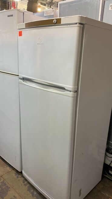 Mətbəx texnikası: Indesit iki qapılı soyuducu - Rəng: ağ - Üst hissə: dondurucu bölməsi