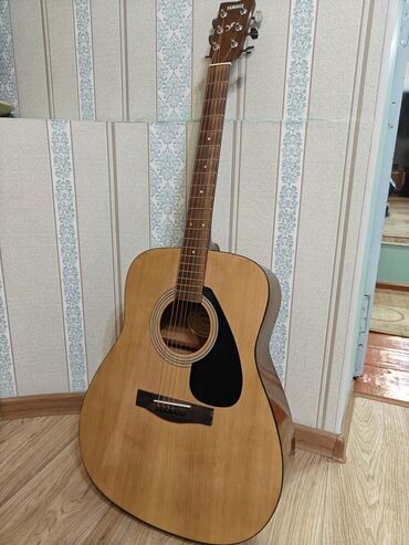 гитарага алмашам: Акустическая электро-гитара Yamaha F310 (дредноут) с комплектом