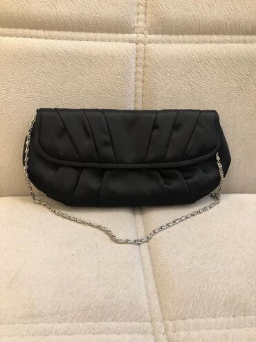 Çantalar: Accessoires brendi Yeni kimidir
