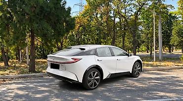 Продажа авто: Toyota bZ5: 2026 г., Автомат, Электромобиль, Лифтбек — 4
