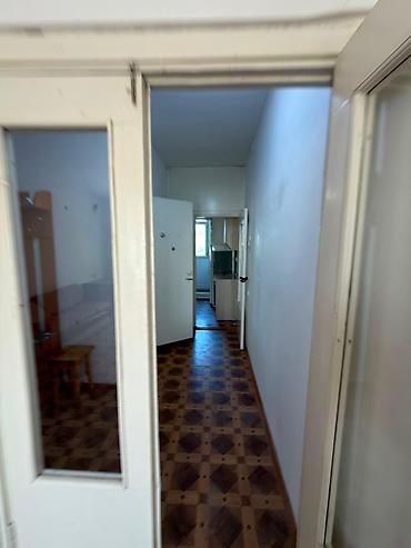 старые квартиры: 1 комната, 34 м², Киргизия 1 105 серия, 2 этаж, Старый ремонт — 6