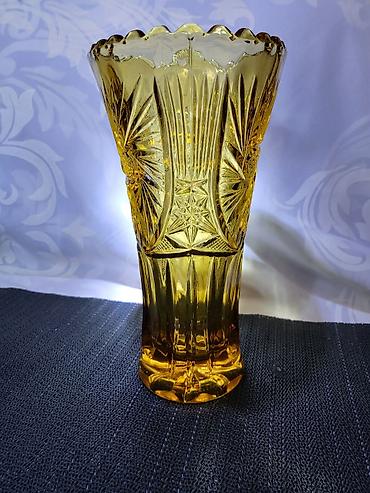 Ostali antikviteti: Vaza 1971g Zabkowice Poljska. Poljska vaza,presovano staklo,nigde — 2
