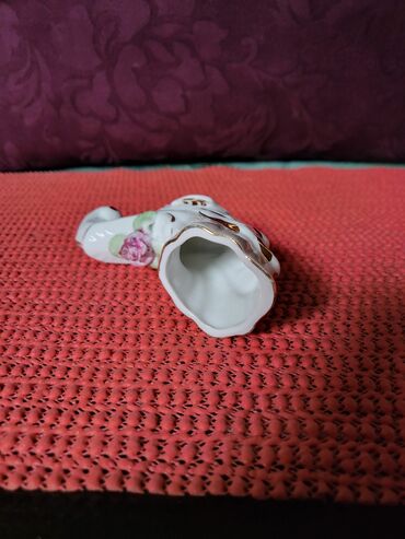 Ostali kućni dekor: Figura nova tkz opanak,Zajecar porcelan 70te. Figura,vazica nova — 8
