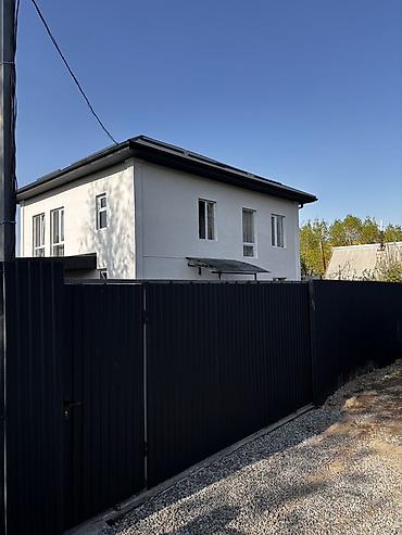 Продажа коттеджей и домов: Двухэтажный современный дом с террасой и огороженной территорией — 1
