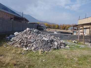 сдаю дом дешево: 8 соток уй сатылат фундамент даяр 
коро кенен 
Арашан айылы