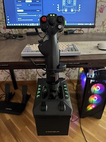 Tam Nəzarət Paneli və Joystick: Həm baza üzərində, həm də joystick