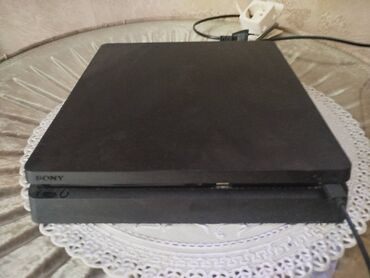 PS4 (Sony Playstation 4): İdeal vəziyyətdədir içinde 29den çox oyun var son versiyadır 2 pult en — 11