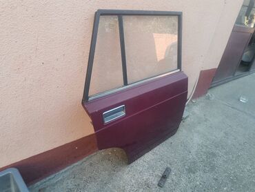 Auto delovi: Vrata zadnja desna Lada 2104 Karavan(bordo). Skinuta sa rastavljenog — 3