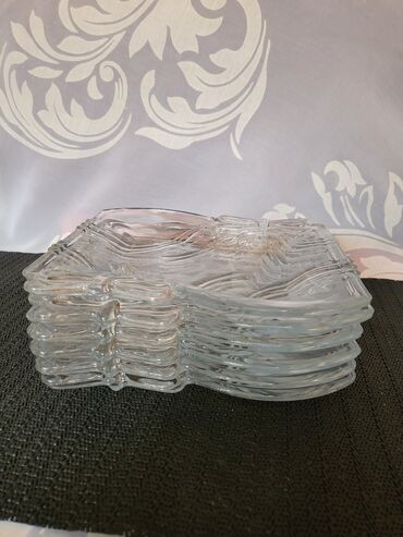 Kuhinjski setovi: Tacne,vintaz,nove za poslastice. Staklene tacne. Komada 6 u ceni — 14