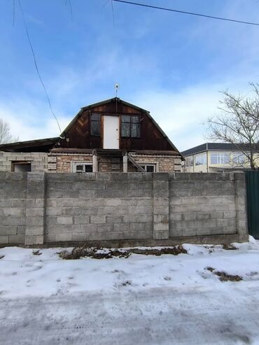участок сатылат дордой: 100 м², 4 комнаты, Подвал, погреб, Забор, огорожен