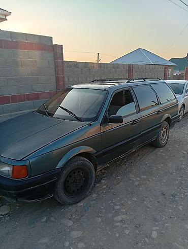 pass: Volkswagen Passat Variant: 1989 г., Механика, Универсал — 3