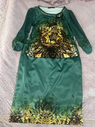 Dəstlər, kostyumlar: Qadın geyimləri dəsti – 4 ədəd 1) Tünd lacivərt rəngdə iki parçalı — 2