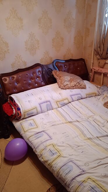 двух спальный кровать бу: Спальный гарнитур, Двуспальная кровать, цвет - Коричневый, Б/у