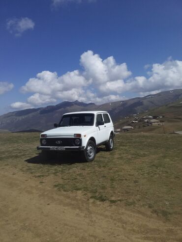 mexaniki saatlar: VAZ (LADA) 4x4 Niva: 1.7 l | 2010 il | 166 km Hetçbek