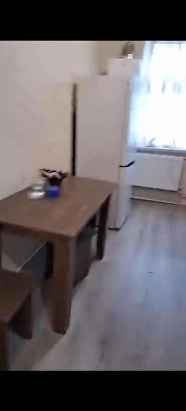 Uzunmüddətli kirayə mənzillər: Üzeyir .H küç 28 May metrosun yaxınlıqı 28 Moll qarşısı 2 otaqlı — 5